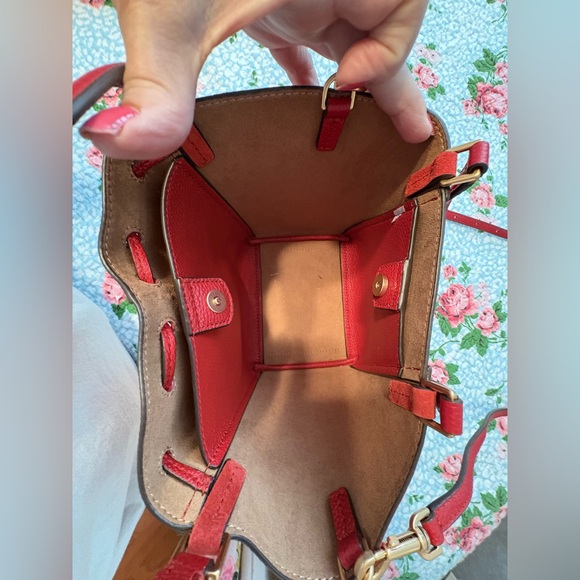 Tory Burch McGraw Mini Dragonfly Leather Tote in Tory Red. - Picture 5 of 9